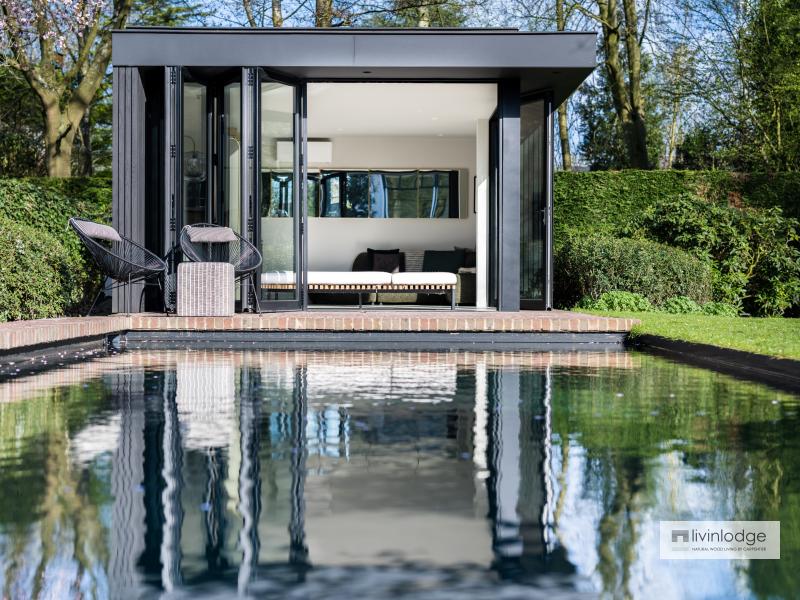 Annexe en bois épuré servant de pool house